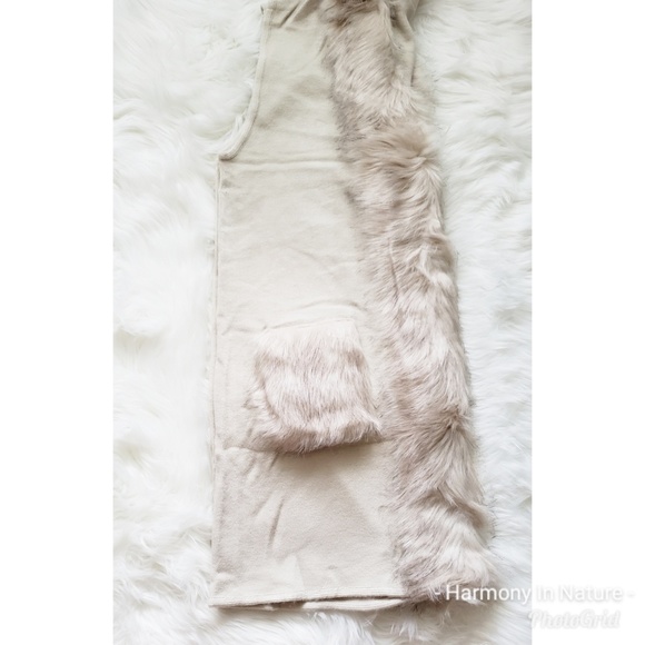 Last 1 🎉Host Pick Ivory Soft Knit Vest Fur Lined - Picture 7 of 8